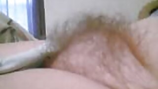 Busty uống rượu mật ong của gái xinh thủ dâm xxx riêng mình cực khoái